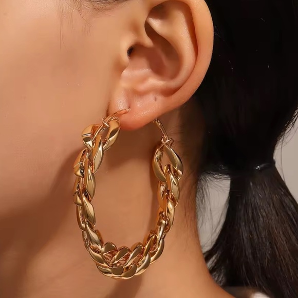 NEW!!! Zara Gold round Chain Hoop Earrings - Picture 2 of 7